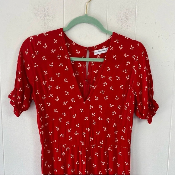 Faithfull The Brand Womens 4 S Red White Mallory Floral Short Sleeve Jumpsuit - Picture 4 of 16